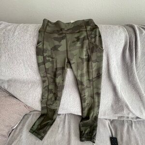 Lululemon Athletica Green Camouflage Leggings for Active Comfort